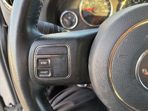 Used 2018 Jeep Wrangler Unlimited Sahara image 31