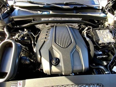 Certified 2026 Porsche Macan AWD/4WD image 37