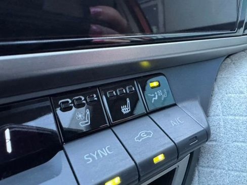 Used 2025 Toyota Camry XLE w/ Premium Plus Package AWD/4WD image 15