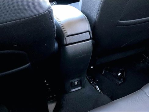 Used 2016 Jeep Renegade Latitude image 33