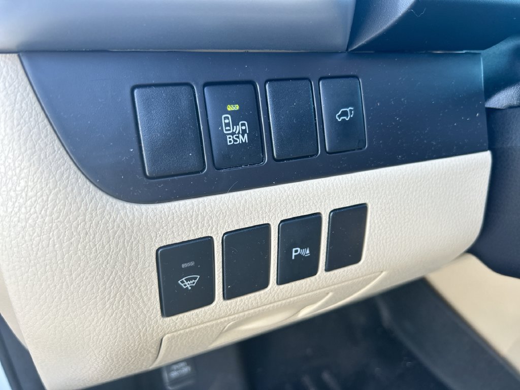 Used 2016 Toyota Highlander Limited FWD image 15