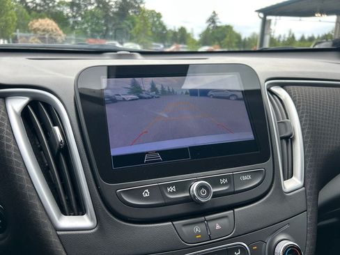 Used 2023 Chevrolet Malibu LT FWD image 17