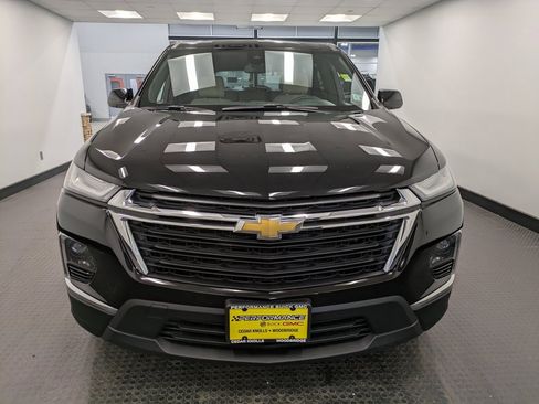 Used 2022 Chevrolet Traverse LS image 2
