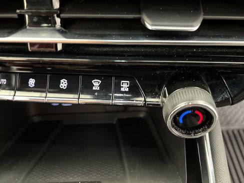 Used 2024 Chevrolet Traverse LT FWD image 55