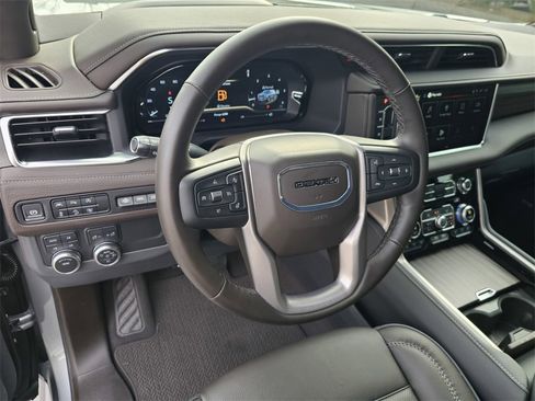 Used 2024 GMC Yukon Denali image 15