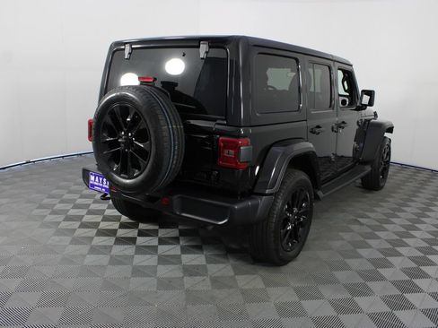 Used 2025 Jeep Wrangler Unlimited Sahara AWD/4WD image 23