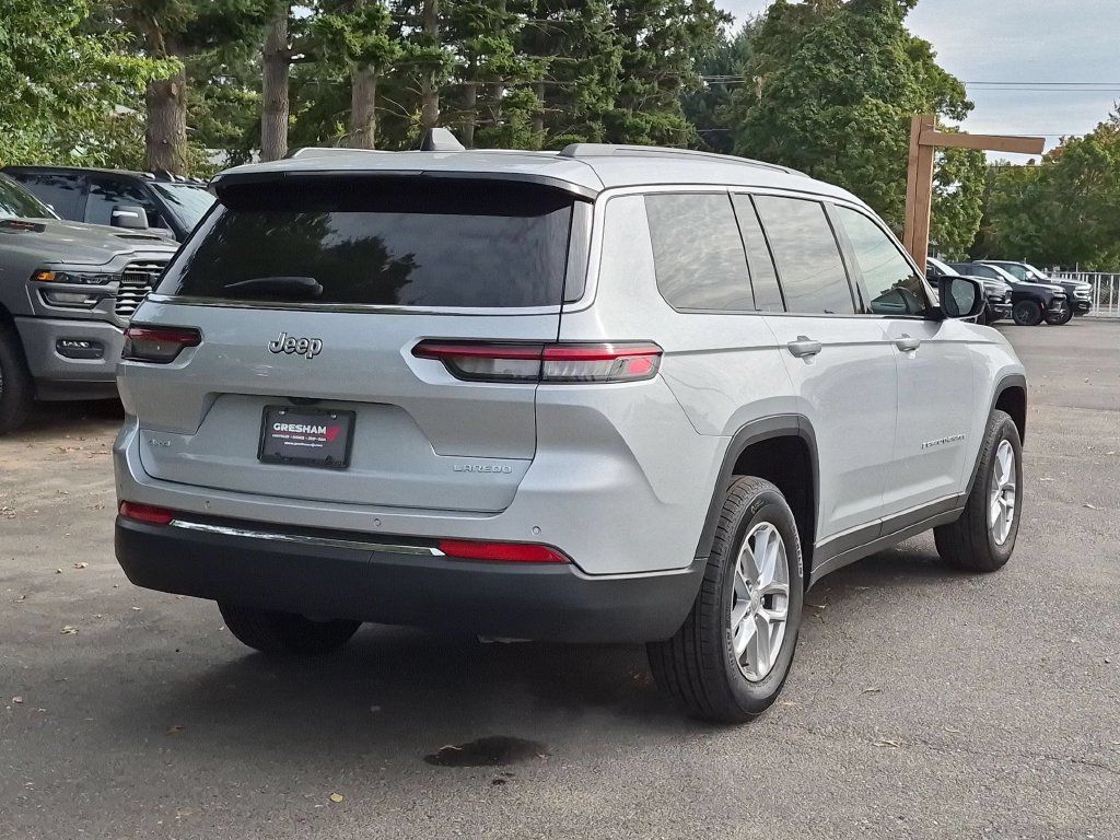 Certified 2025 Jeep Grand Cherokee L Laredo w/ Luxury Tech Group I AWD/4WD image 7