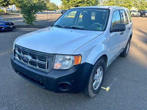 Used 2010 Ford Escape XLS AWD/4WD image 3