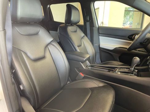 Used 2025 Jeep Compass Limited image 30