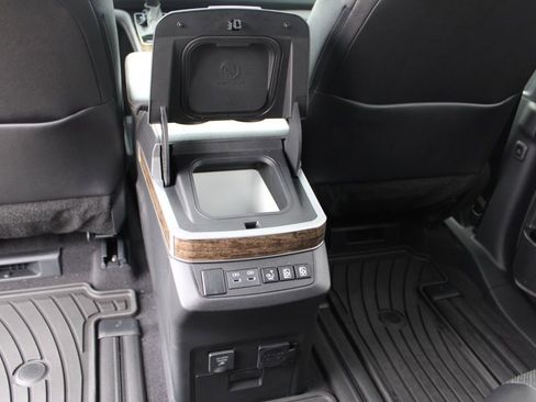 Used 2025 Toyota Sienna Platinum image 26