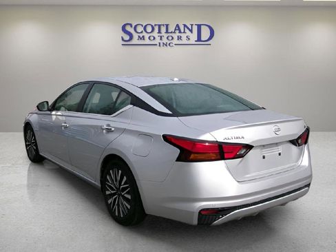 Used 2024 Nissan Altima 2.5 SV FWD image 8