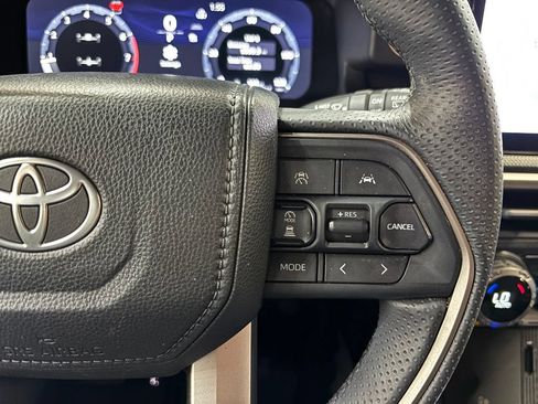 Used 2025 Toyota 4Runner Limited w/ Tow Technology Package AWD/4WD image 13