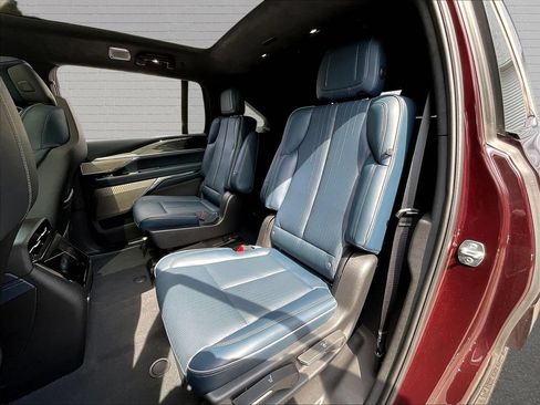 Used 2025 Cadillac Escalade IQ Luxury 2 w/ LPO, Premium Carpet Package AWD/4WD image 19