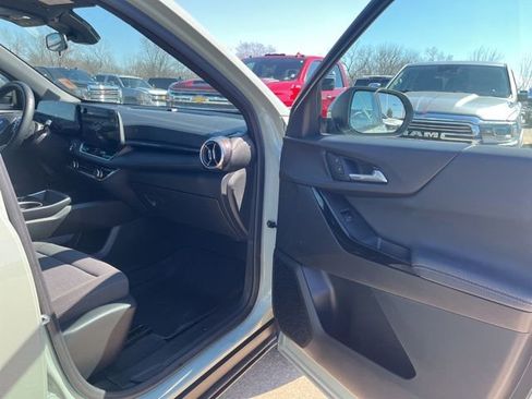 Used 2025 Chevrolet Equinox LT w/ Midnight Edition image 16