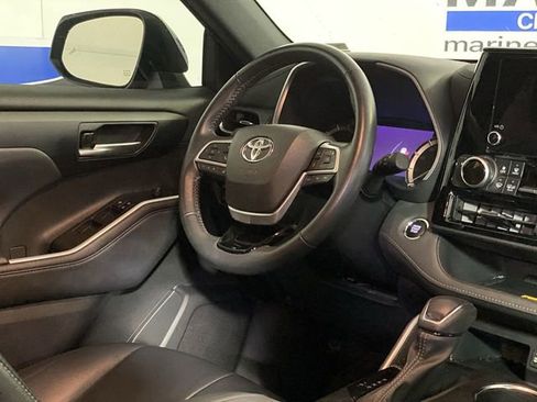 Used 2023 Toyota Highlander XSE FWD image 10