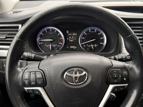 Used 2017 Toyota Highlander XLE image 42