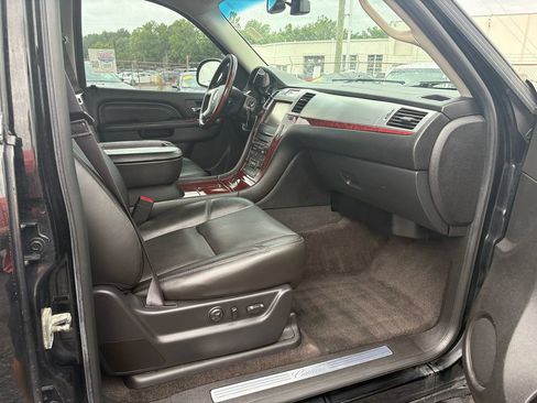 Used 2014 Cadillac Escalade Luxury AWD/4WD image 10