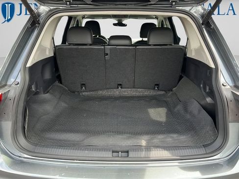Used 2024 Volkswagen Tiguan SE AWD/4WD image 9