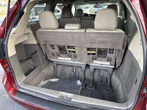 Used 2015 Toyota Sienna XLE 8 Passenger 4dr Mini Van image 54