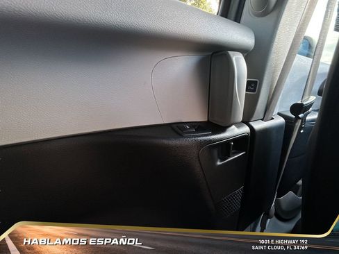 Used 2022 Chrysler Voyager LX image 33