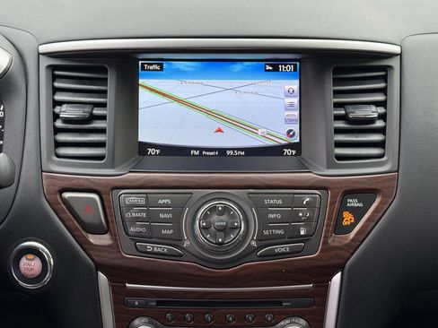 Used 2019 Nissan Pathfinder Platinum image 3