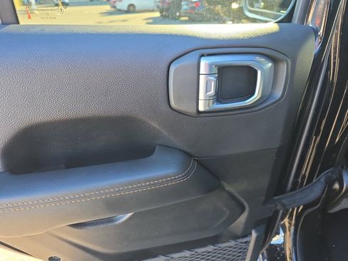 Used 2021 Jeep Gladiator Overland image 9