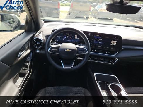 Used 2025 Chevrolet Equinox LT w/ Safety and Technology Package FWD image 11