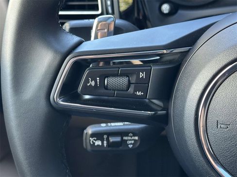 Used 2025 Porsche Macan image 22