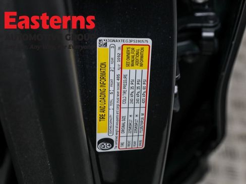 Used 2023 Chevrolet Equinox LT w/ Driver Convenience Package image 33