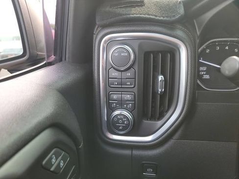 Used 2021 GMC Sierra 1500 AT4 w/ AT4 Preferred Package AWD/4WD image 17