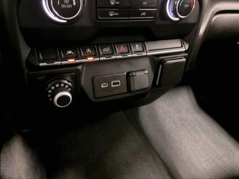 Used 2022 Chevrolet Silverado 1500 Custom image 26