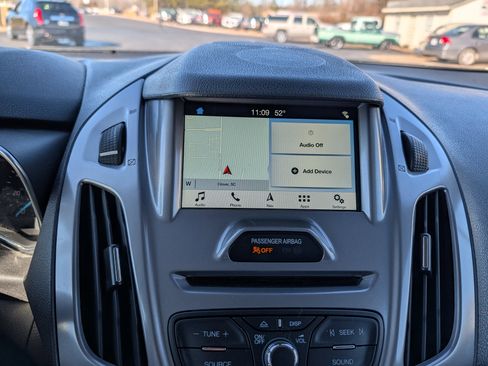 Used 2017 Ford Transit Connect XLT image 19