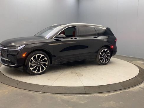 Used 2025 Lincoln Nautilus Black Label AWD/4WD image 9