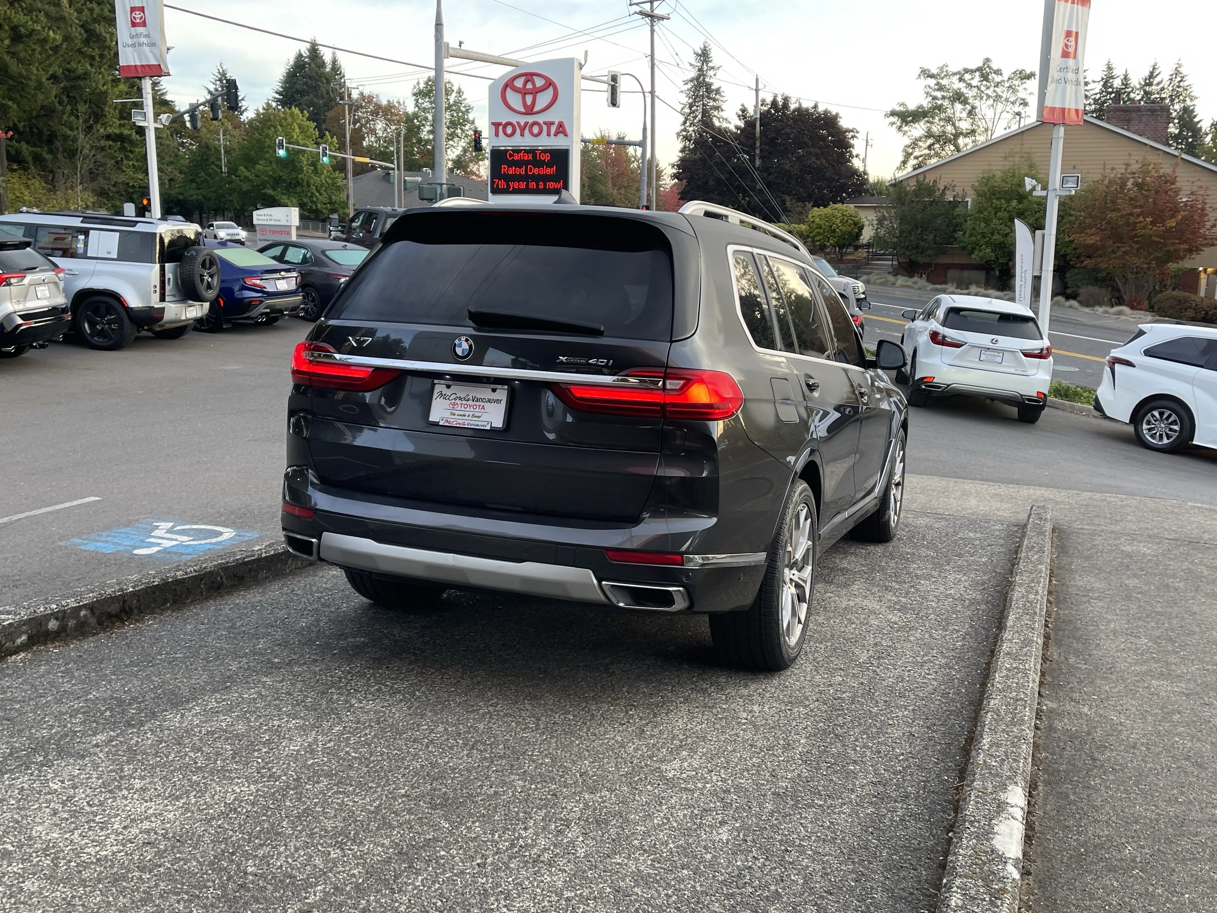 Used 2021 BMW X7 xDrive40i w/ Premium Package AWD/4WD image 7