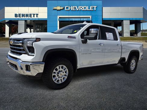 Used 2024 Chevrolet Silverado 2500 LTZ w/ LTZ Convenience Package image 2