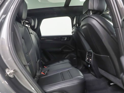 Used 2021 Porsche Cayenne w/ Premium Package Plus AWD/4WD image 12