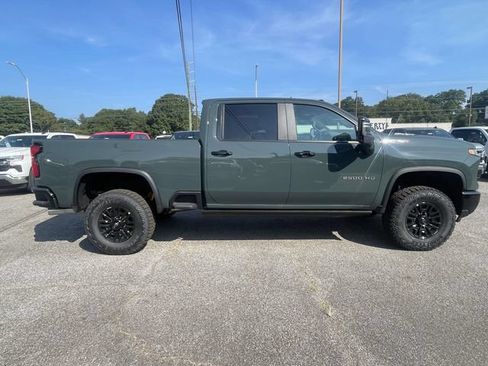 New 2026 Chevrolet Silverado 2500 ZR2 AWD/4WD image 2