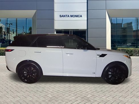 New 2026 Land Rover Range Rover Sport Dynamic SE AWD/4WD image 6