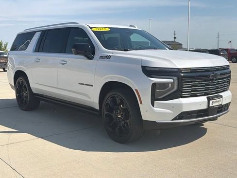 Used 2025 Chevrolet Suburban High Country AWD/4WD image 4