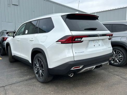 New 2026 Toyota Grand Highlander AWD Hybrid image 2