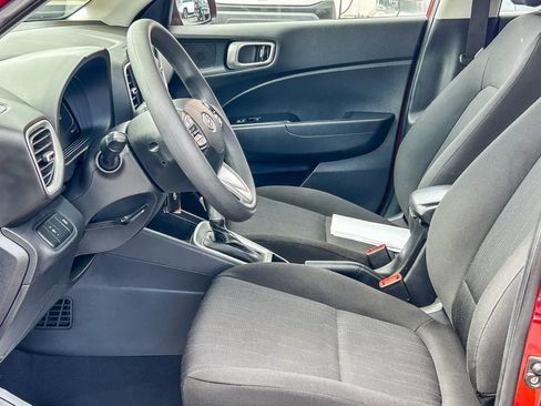 Used 2024 Hyundai Venue SE FWD image 18