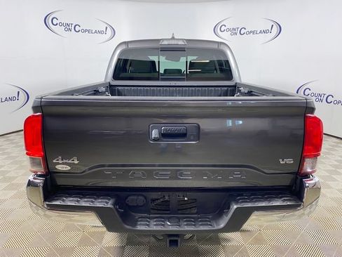 Used 2018 Toyota Tacoma SR5 AWD/4WD image 4