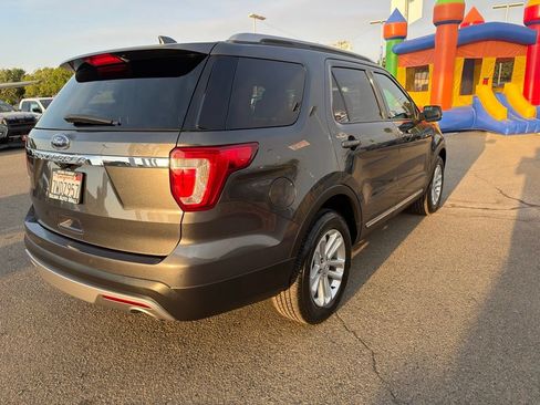 Used 2017 Ford Explorer XLT w/ Equipment Group 202A FWD image 4