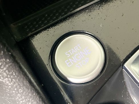 Used 2024 Volkswagen Taos SE image 24