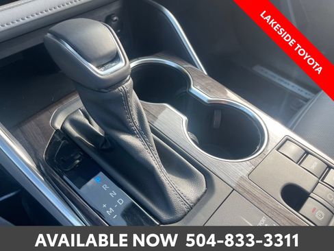 Used 2023 Toyota Highlander Limited FWD image 31