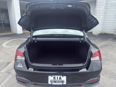 Used 2023 Hyundai Elantra SEL w/ Convenience Package FWD image 5