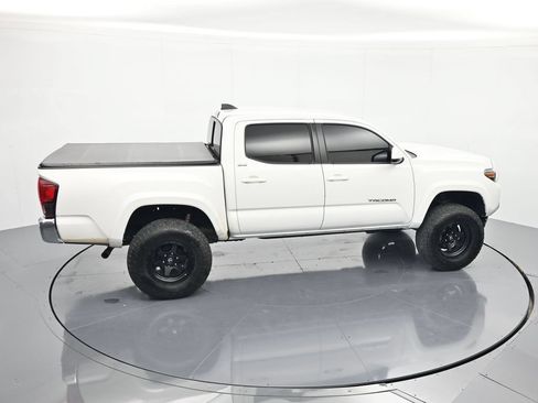 Used 2021 Toyota Tacoma SR5 AWD/4WD image 32