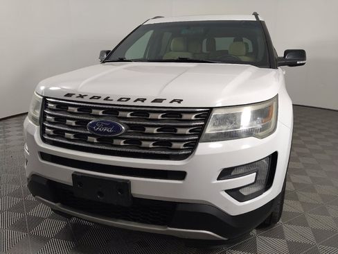 Used 2017 Ford Explorer XLT FWD image 15