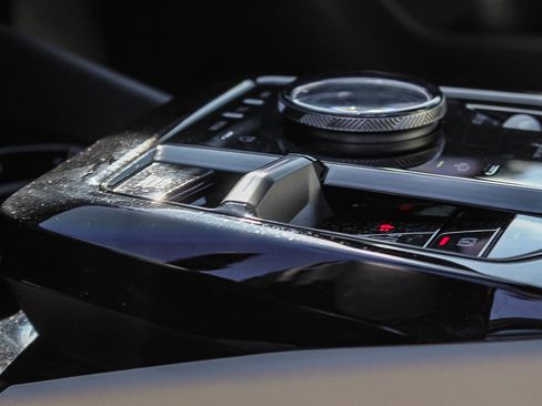 Used 2024 BMW 530i w/ Premium Package image 22