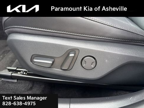 Certified 2023 Kia Niro EX FWD image 18